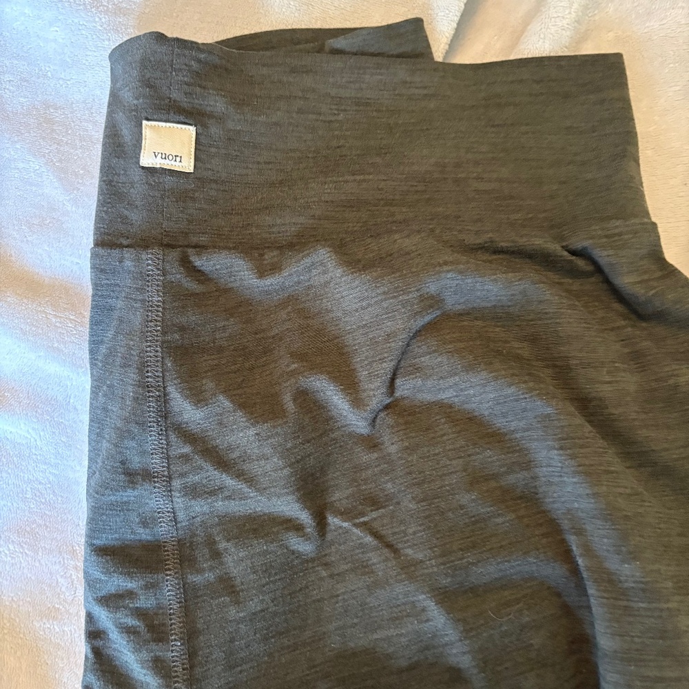 Vuori, gray harem style jogger, sz L - Picture 3 of 3